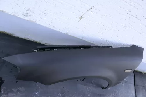 VW Passat 3B Kotflügel vorne links schwarz matt  (123020)