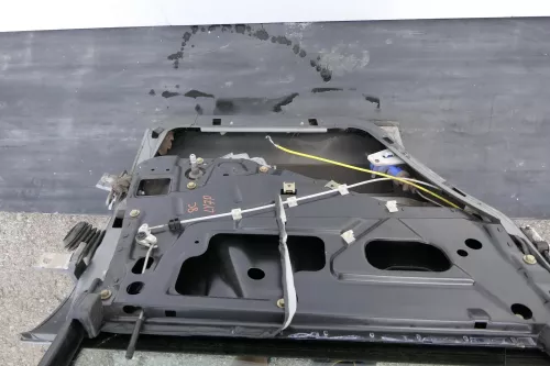 Audi 80 90 Limouisne Stufenheck Tür hinten links Rahmen Türblatt grau LY7P (128956)