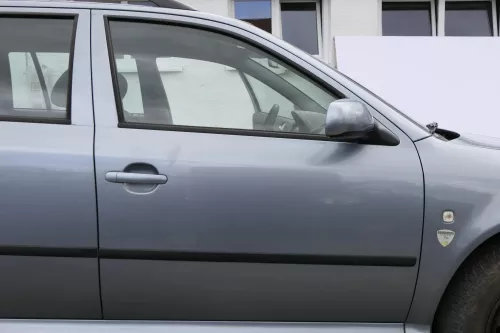 Skoda Octavia 1U Kombi + Limo Tür vorne rechts Beifahrertür silber grau LF7U
