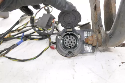 Audi A6 4B feste starr starre Anhängerkupplung Anhängekupplung Auto-Hak (129480)