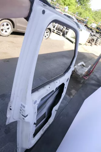 VW T5 Tür vorne links Fahrertür weiß R902 (ohne jegliche Anbauteile) (130325)