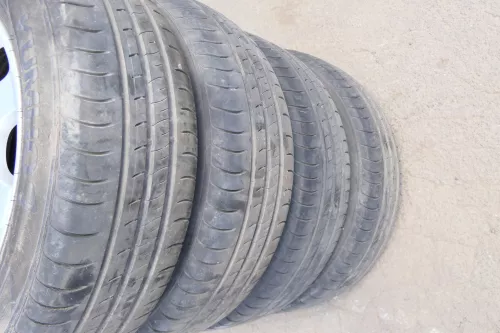 Audi A4 B5 A6 4B Alufelgen 205/60 R15 91H 6jx15H2 ET45 Reifen Felgen 5-6mm Ronal (130405)