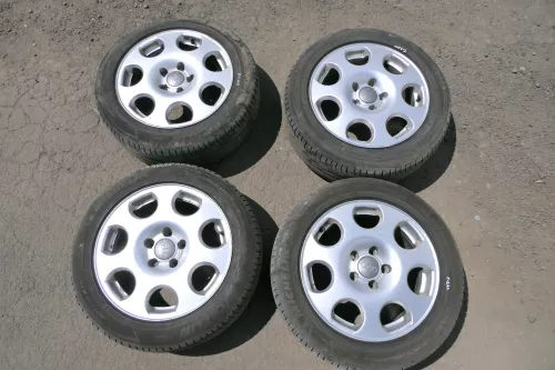 Audi A4 8E Alufelgen original 205/55 ZR16 91V 7j x16H2 ET43 8E0601025F Reifen