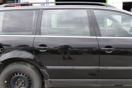 VW Passat 3B 3BG Kombi Variant Tür hinten rechts schwarz L041 uni