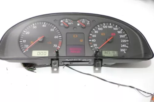 VW Passat 3B Tacho Tachometer Kombiinstrument 325.000km 3B0920822 Benziner (140274)