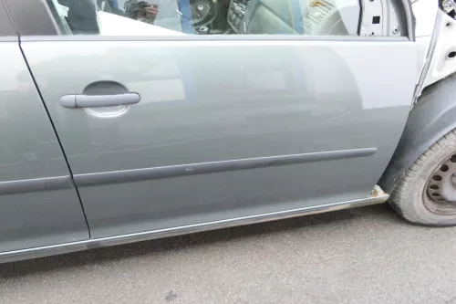 VW Golf 5 V 1K Tür vorn rechts Beifahrertür 4/5-Türer grau blau LA6Q nur TÜRBLAT (140298)