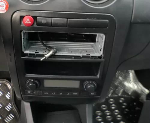 Seat Ibiza 6L Mittelkonsole Verkleidung um Radio Blende 6L1858071K schwarz (141002)