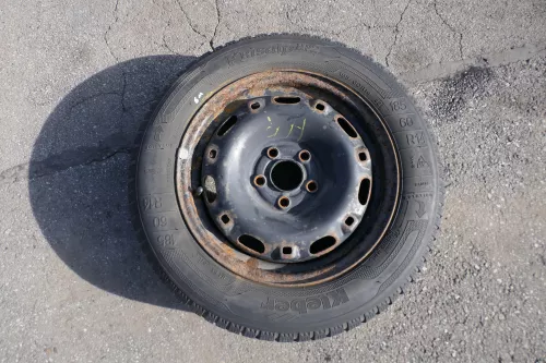 VW Polo 9N3 Ibiza Felgen Reifen 185/60 R14 82T Winterreifen 6jx14H2 ET38 # 5-6mm (141743)