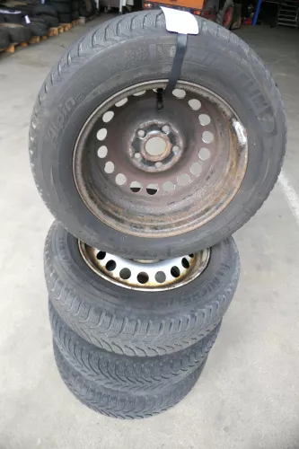 4x Golf 6 Caddy 2K 195/65 R15 91T Winterreifen M+S Felgen Reifen M&S ca. 4mm (141771)