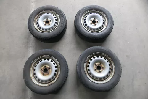 4x Golf 6 Caddy 2K 195/65 R15 91T Winterreifen M+S Felgen Reifen M&S ca. 4mm (141771)