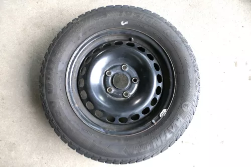 VW Golf 6 Caddy 2K 195/65 R15 91T Winterreifen M+S Felgen Reifen M&S ca. 6mm (141773)