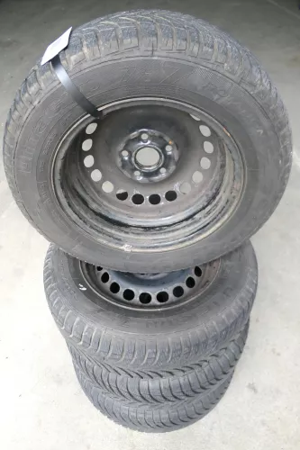 Audi A4 B5 A6 4B Passat 3BG Felgen Reifen Winterreifen M+S 195/65 R15 91T c5-6mm (141779)