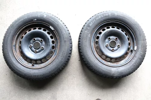 2x A4 B5 A6 4B Passat 3BG Felgen Reifen Winterreifen M+S 195/65 R15 91T 5-6mm (142004)
