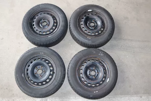 VW Golf 6 Touran 1T 195/65 R15 91T Winterreifen M+S Felgen Reifen M&S ca. 4-8mm  (142209)