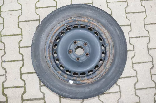 Audi A4 B5 A6 4B Passat 3BG Felgen Reifen Winterreifen M+S 185/65 R15 88T  3-6mm (142268)