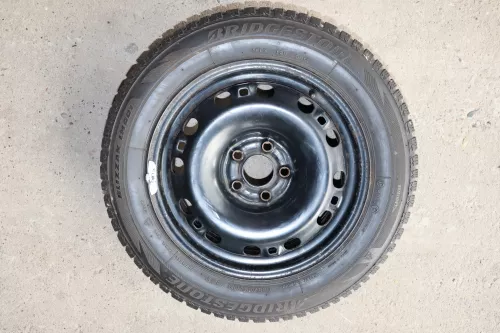 2x Polo 6R 9N Ibiza Felgen185/65R15 88T Winterreifen M+S 6jx15 ET38 Reifen 7-8mm (142272)