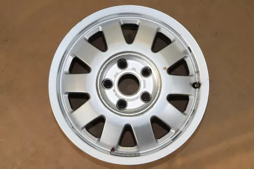 1x Audi A4 A6 Alufelge original 8D0601025M 6j x16H2 ET45