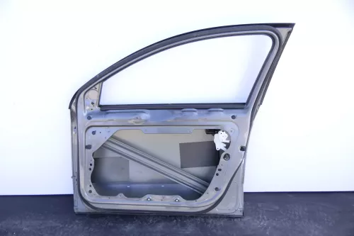 VW Passat 3C Kombi oder Limo Tür vorne rechts Beifah grau LA7T OHNE Anbauteil (144550)