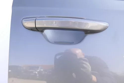 VW Passat 3C Kombi oder Limo Tür vorne rechts Beifah grau LA7T OHNE Anbauteil (144550)