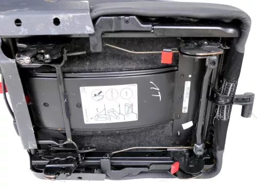 VW Touran Sitz hinten mitte mittig (1. Reihe) Rücksitz anthrazit schwarz United (147036)