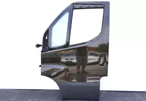 Iveco Daily 6 VI 7 VII Tür vorne links Fahrertür braun (UPS braun) ab 2015 Daily (147560)