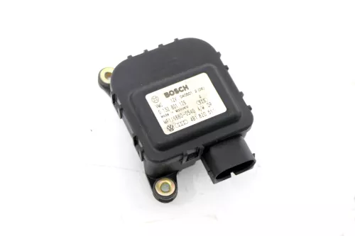Audi A6 4B Stellmotor für Temperaturregelklappe Klimaanlage 4B1820511 - links (148845)
