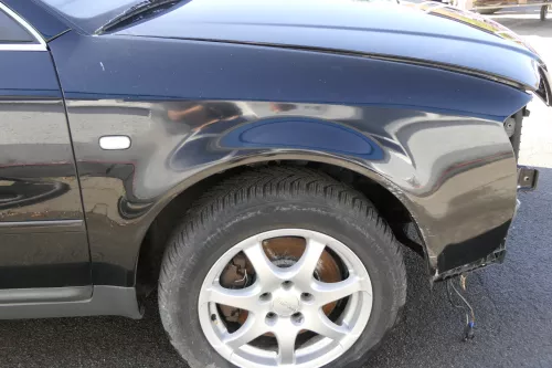 Audi A6 4B Kotflügel vorne rechts schwarz LY9B (bis ca.Mitte 2001passend (150159)