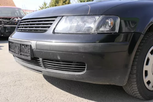 VW Passat 3B Stoßstange vorne Frontstoßstange Stoßfänger schwarz LC9Z Grill (150258)