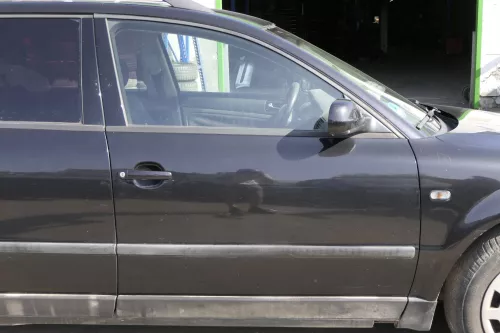 VW Passat 3B 3BG Kombi + Limo Tür vorne rechts Beifahrertür schwarz LC9Z blackma