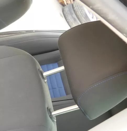 VW Golf 5 V Kopfstützen Kopfstütze vorne rechts oder links TOUR blaue Nähte (150379)