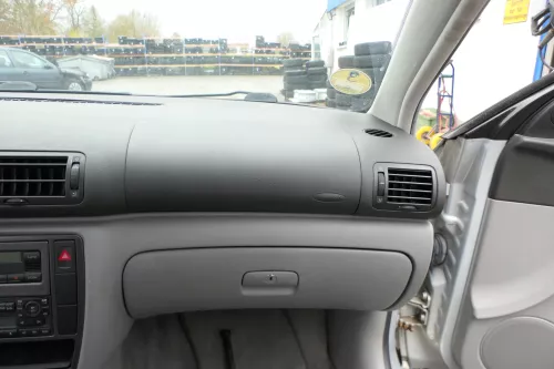 VW Passat 3B 3BG Handschuhfach grau Handschuhfachdeckel Deckel Klappe (150672)