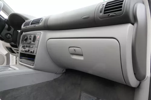 VW Passat 3B 3BG Handschuhfach grau Handschuhfachdeckel Deckel Klappe (150672)