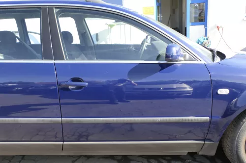 VW Passat 3B 3BG Kombi Limo Tür vorne rechts Beifahrertür blau LA5E ohneAnbaute (150893)