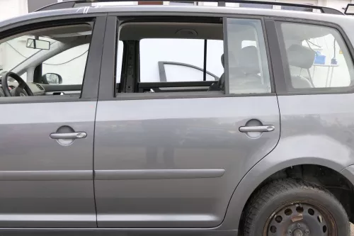 VW Touran 1T 1T3 Tür hinten links grau LD7X und Scheibe Platinumgrey II (150912)