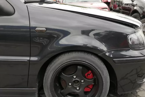 VW Polo 6N2 Kotflügel vorne rechts schwarz LC9Z (bis auf den Schweller)
