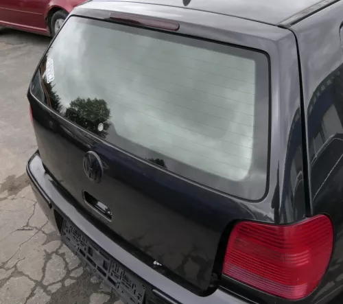 VW Polo 6N2 Heckklappe Klappe hinten Kofferraumklappe schwarz LC9Z Scheibe (150936)