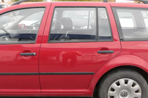 VW Golf 4 Bora Tür hinten links nur Kombi / Variant rot LY3D tornadorot 1J983305 (151280)