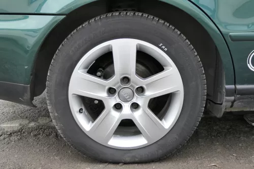 Aud A4 B5 A6 4B Alufelgen 205/55 R16 Sommerreifen Reifen Felgen 8E0601025B 5-6mm (151582)