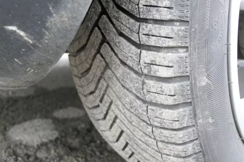 Aud A4 B5 A6 4B Alufelgen 205/55 R16 Sommerreifen Reifen Felgen 8E0601025B 5-6mm (151582)