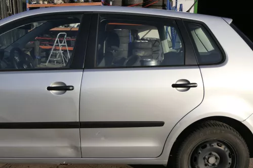 VW Polo 9N 9N3 Tür hinten links 4/5-Türer grau silber LA7W - Delle