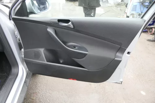VW Passat 3C Variant 1x Türverkleidung Verkleidung Tür vorne rechts Beifahrertür