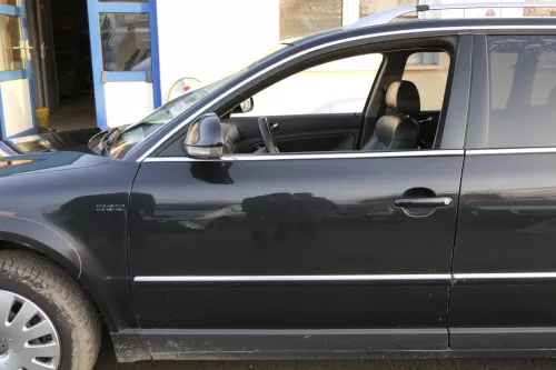 VW Passat 3B 3BG Kombi + Limo Tür vorne links Fahrertür schwarz LC9Z black mag