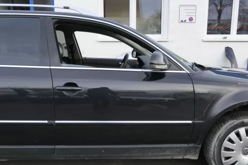 VW Passat 3B 3BG Kombi + Limo Tür vorne rechts Beifahrertür schwarz LC9Z black m