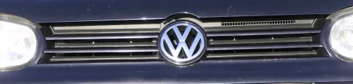 VW Golf 4 Grill Kühlergrill VW Zeichen Logo schwarz LC9Z blackmagic