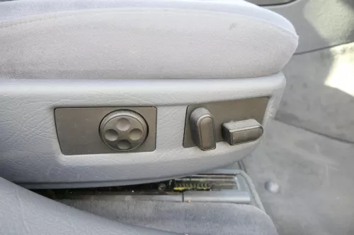 Audi A8 4D Sitz Beifahrersitz vorne rechts elektrisch verstellbar aquablau (152320)