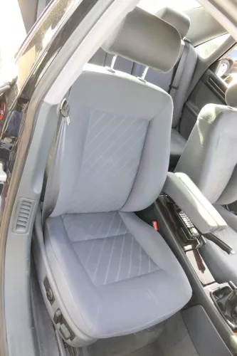Audi A8 4D Sitz Beifahrersitz vorne rechts elektrisch verstellbar aquablau (152320)