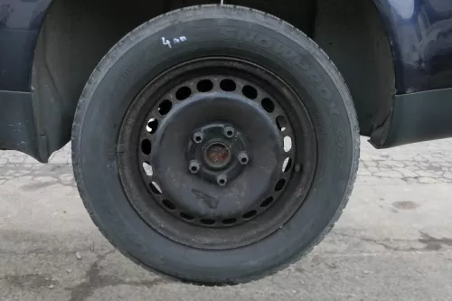 Skoda Superb 3U Passat 3BG Felgen Reifen Winterreifen M+S 205/60 R15 95H 4-6mm (152421)