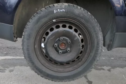 Skoda Superb 3U Passat 3BG Felgen Reifen Winterreifen M+S 205/60 R15 95H 4-6mm (152421)