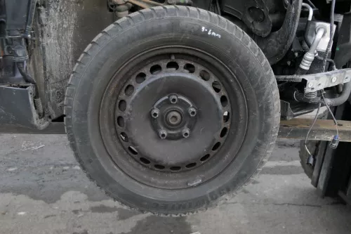 Skoda Superb 3U Passat 3BG Felgen Reifen Winterreifen M+S 205/60 R15 95H 4-6mm (152421)