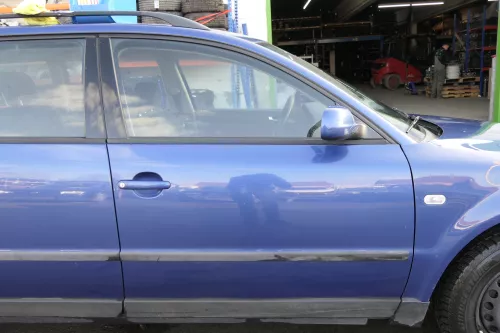 VW Passat 3B 3BG Kombi Limo Tür vorne rechts Beifahrertür blau LR5V ohneAnbaute (152534)